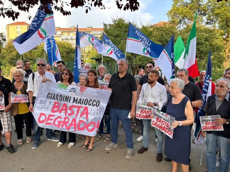 MIRAFIORI - Un flash mob contro spaccio e degrado ai giardini Maiocco - FOTO