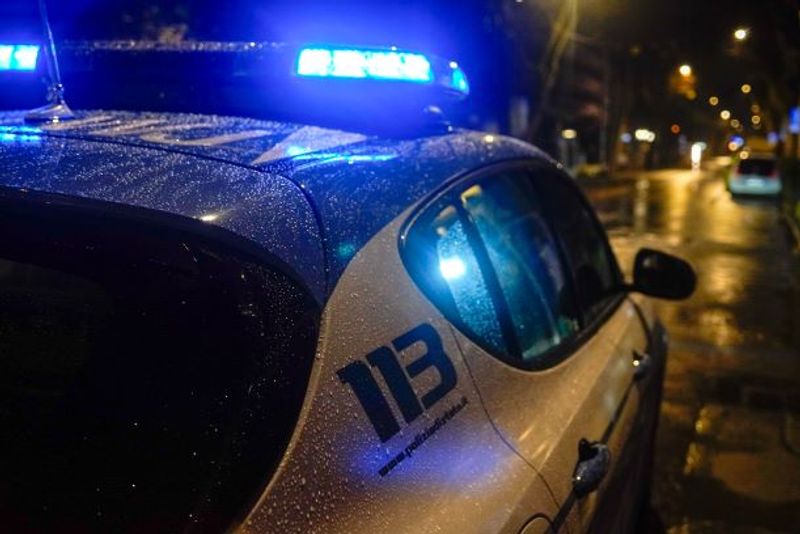 MIRAFIORI - Beccati dalla Polizia con droga e una pistola in auto: due ventenni arrestati