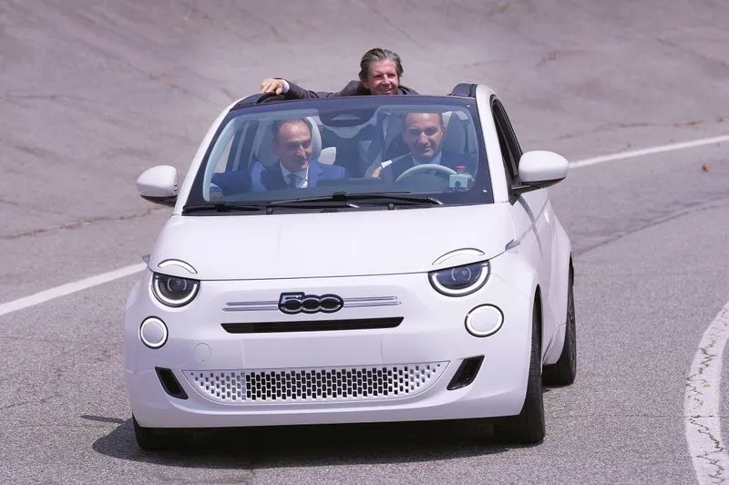 MIRAFIORI - Svelata la nuova Fiat 500 ibrida, previste 5000 unità entro il 2025