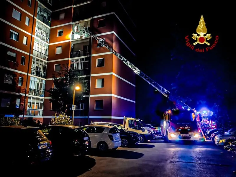 MIRAFIORI - Anziano si uccide dando fuoco al suo alloggio, strage sfiorata in un condominio di 10 piani