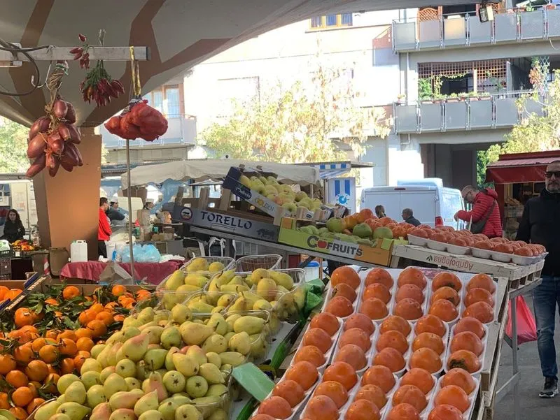 MIRAFIORI - Una raccolta firme per «ridare dignità al mercato di piazza don Grioli»