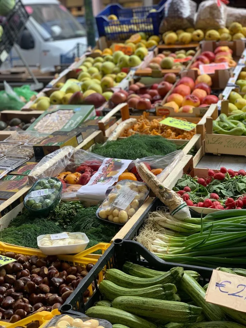 MIRAFIORI - Una raccolta firme per «ridare dignità al mercato di piazza don Grioli»