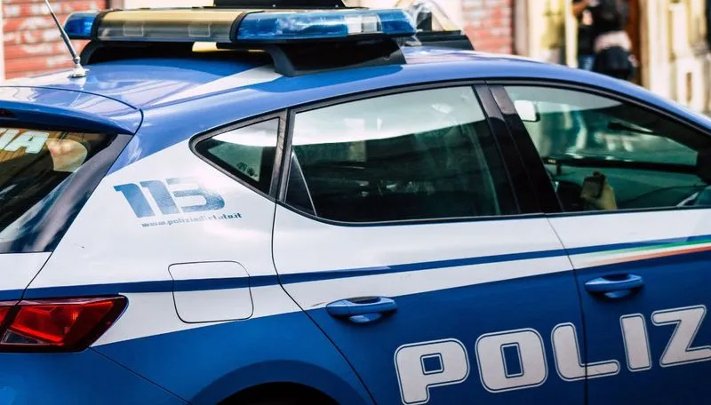 MIRAFIORI - Paura all'alba in via Roveda, barista ferita alla testa da un rapinatore