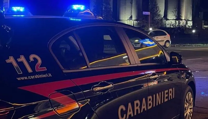 MIRAFIORI - Schianto in corso Settembrini, auto ribaltata: 32enne al Cto