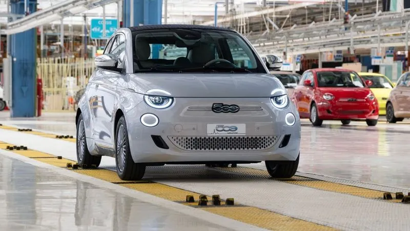 MIRAFIORI - Fiat 500 ibrida, i sindacati: «Bene, ma serve un altro modello di massa»