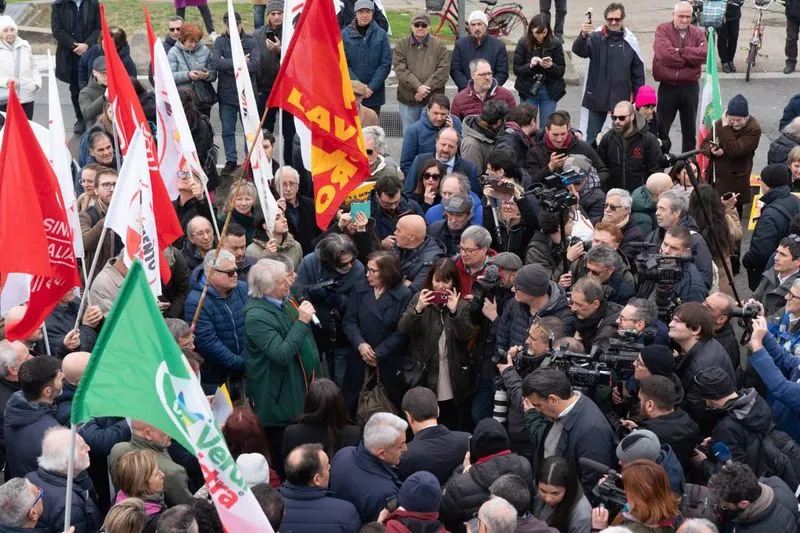MIRAFIORI - Manifestazione davanti ai cancelli dello stabilimento Stellantis - FOTO