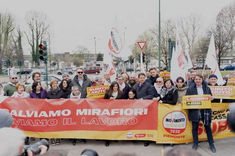 MIRAFIORI - Manifestazione davanti ai cancelli dello stabilimento Stellantis - FOTO