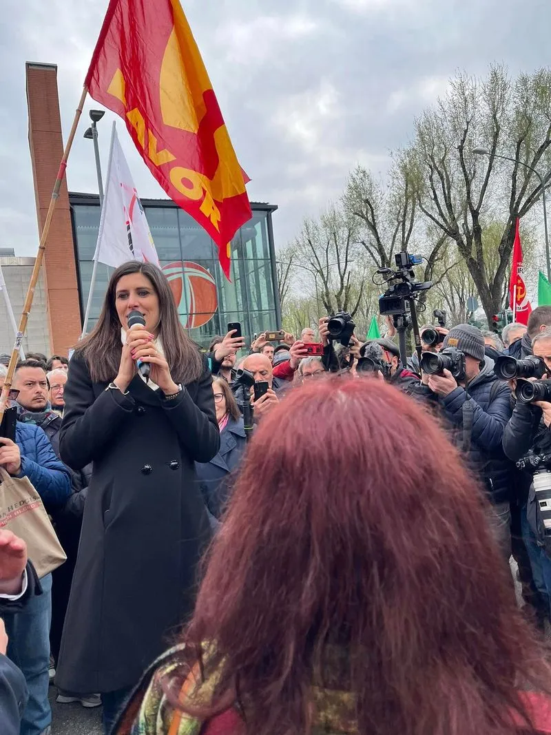 MIRAFIORI - Manifestazione davanti ai cancelli dello stabilimento Stellantis - FOTO