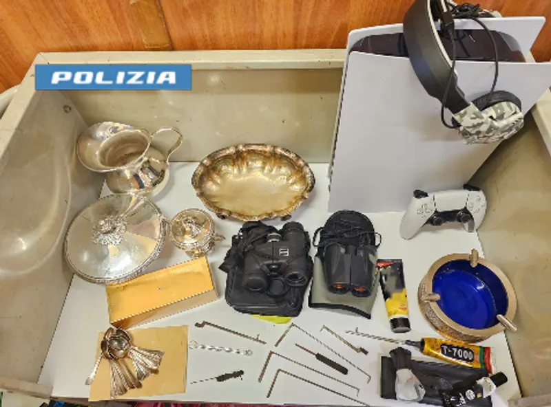 MIRAFIORI - Blitz della polizia in un albergo: due georgiani arrestati per una raffica di furti nelle case