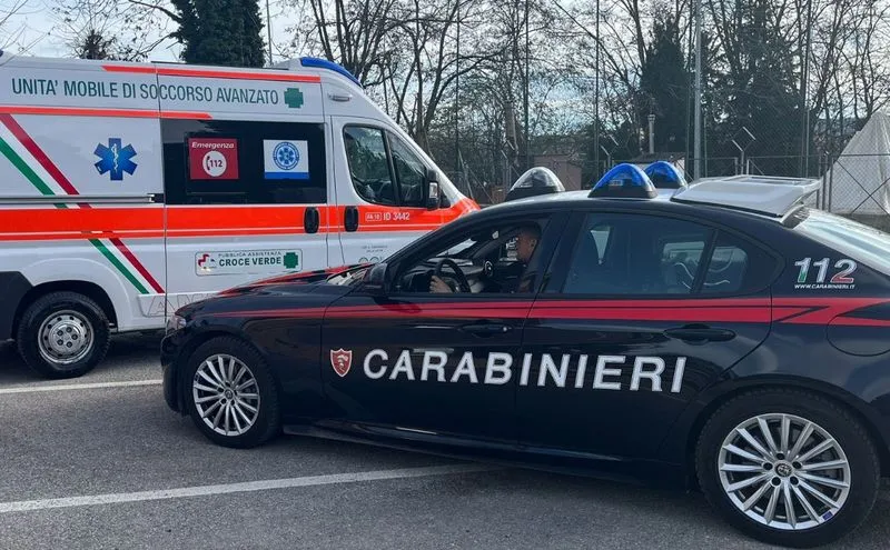 MIRAFIORI - Difende una cliente aggredita e viene accoltellato dal rapinatore: ventenne in ospedale