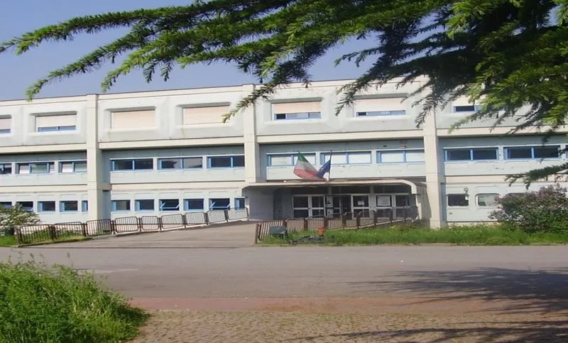 MIRAFIORI - Dossi, limite a 30 chilometri all'ora e nuova segnaletica davanti all'istituto Primo Levi