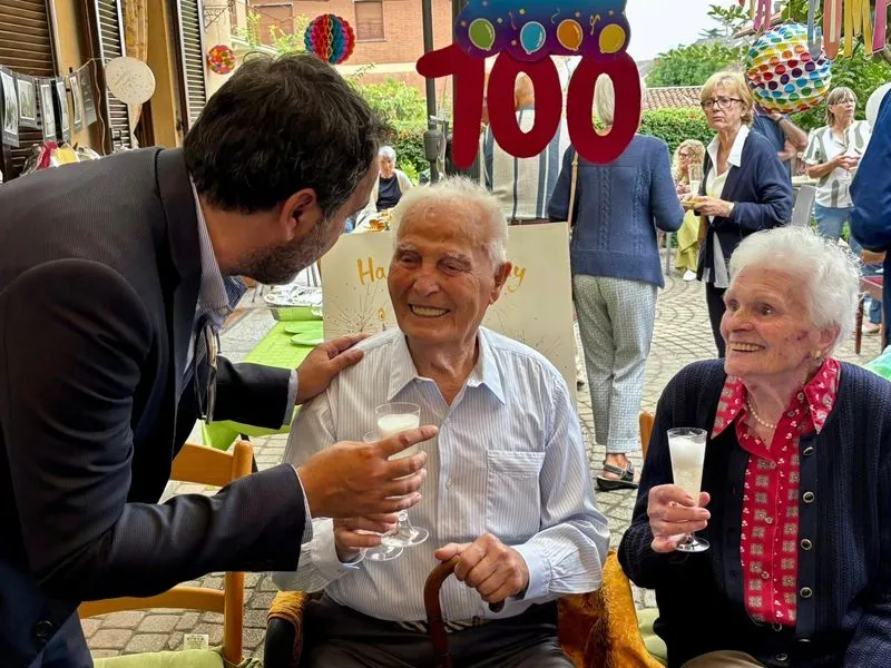 MONCALIERI - Un'intera comunità in festa per i 100 anni di nonno Giacomo - FOTO