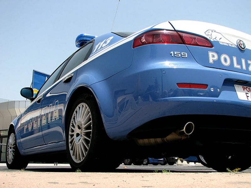 MONCALIERI - Litiga con la fidanzata mentre è in vacanza ad Alassio poi aggredisce i poliziotti: arrestato