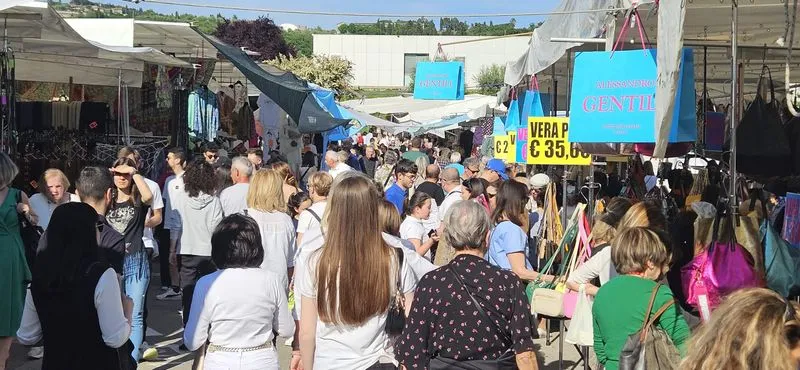 Gli Ambulanti di Forte dei Marmi® a MONCALIERI domenica 8 giugno