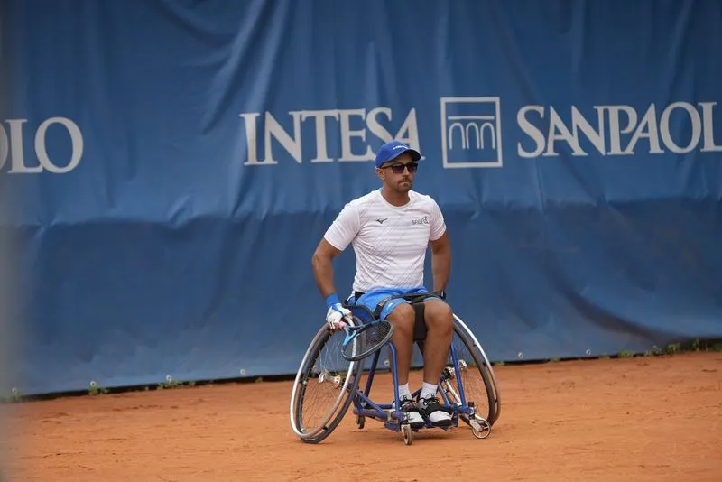 MONCALIERI - Appello del sindaco a Sinner, Matterella e Meloni: «Aiutiamo Hegor e i tennisti in carrozzina a realizzare i loro sogni»