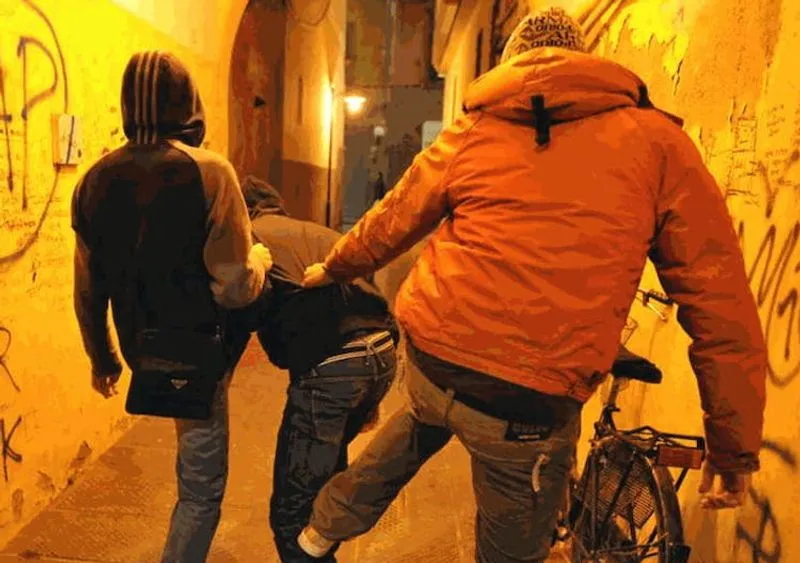 MONCALIERI - Incubo ad Halloween: seviziato e picchiato a 15 anni da tre coetanei. I carabinieri a caccia della baby gang