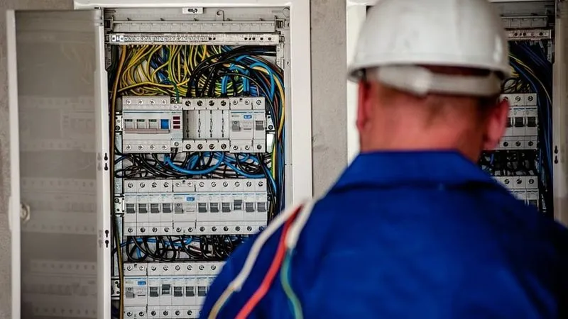 MONCALIERI - Caldo record, continuano i black-out: terzo giorno di segnalazioni e disservizi