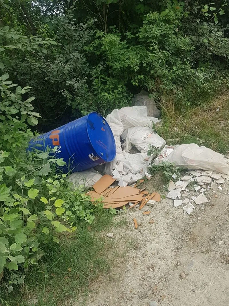 MONCALIERI - Scoperta una discarica a cielo aperto in borgata Palera - FOTO