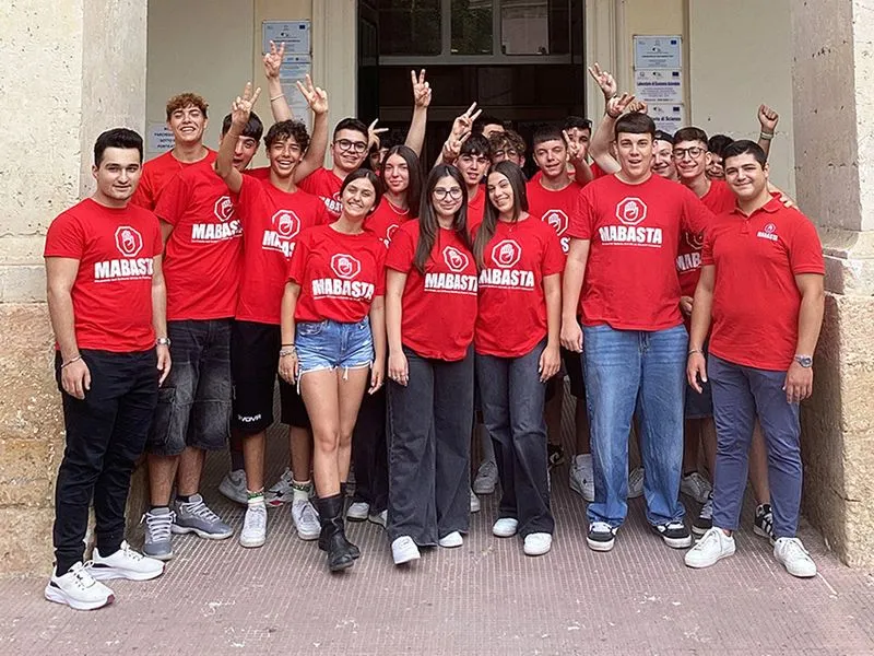 MONCALIERI - Bullismo e cyberbullismo: da nord a sud si mobilitano 7 centri commerciali con i ragazzi del Movimento Mabasta