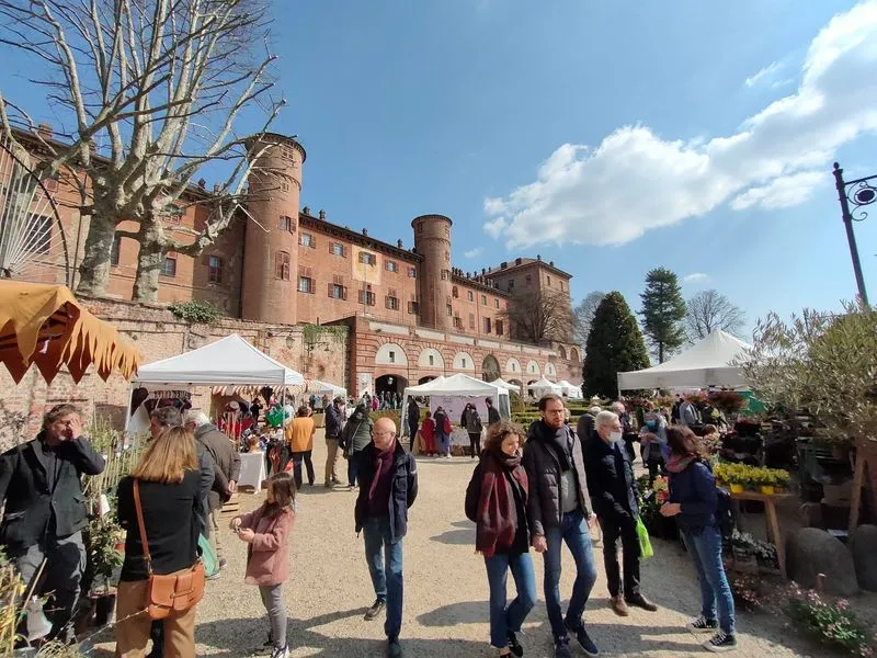 MONCALIERI - Al castello torna «Fiorile-Orti & Fiori in mostra» - FOTO