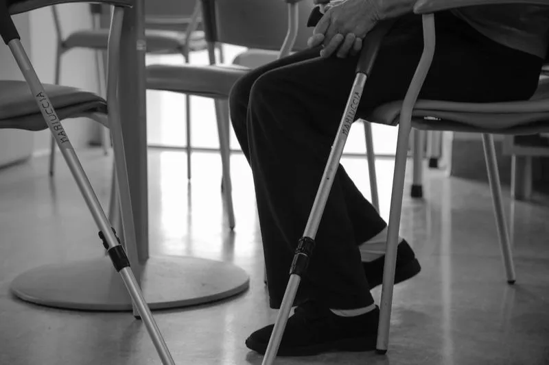 MONCALIERI - A 100 anni, dopo l'incidente domestico, torna a camminare: la storia di Emilia