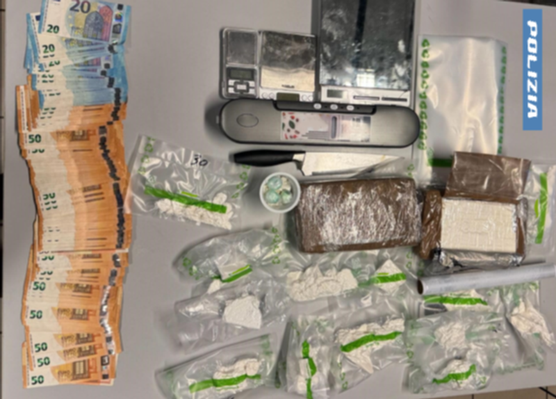 MONCALIERI - Tre chili di cocaina nascosti in casa: due spacciatori arrestati dalla Polizia