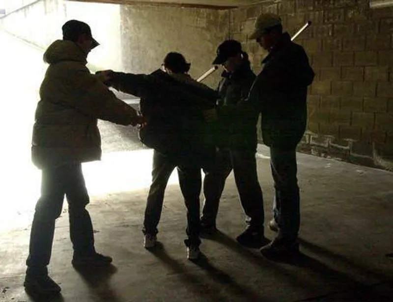 MONCALIERI - Risse, episodi di vandalismo e rumori fino a tarda notte: residenti contro la comunità per minori