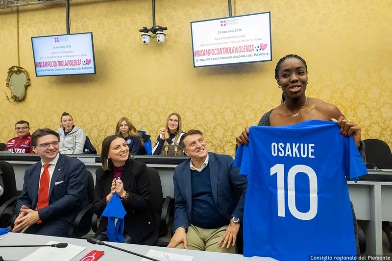 MONCALIERI - La campionessa Daisy Osakue scende in campo con il Consiglio regionale contro la violenza sulle donne - FOTO