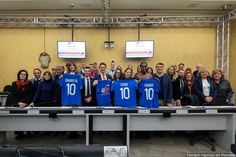 MONCALIERI - La campionessa Daisy Osakue scende in campo con il Consiglio regionale contro la violenza sulle donne - FOTO