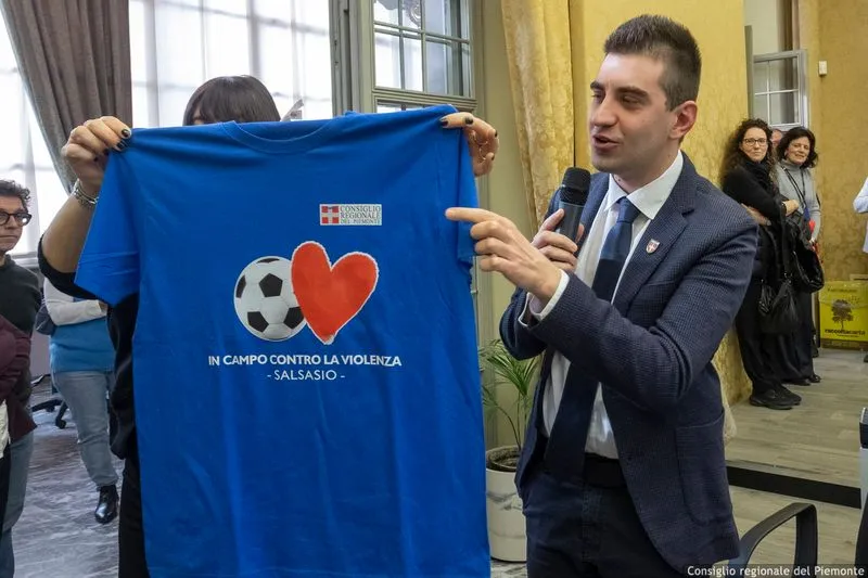 MONCALIERI - La campionessa Daisy Osakue scende in campo con il Consiglio regionale contro la violenza sulle donne - FOTO