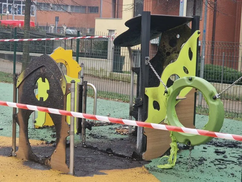MONCALIERI - I bellissimi e colorati disegni dei bimbi per insegnare l'educazione ai vandali del parco inclusivo - FOTO