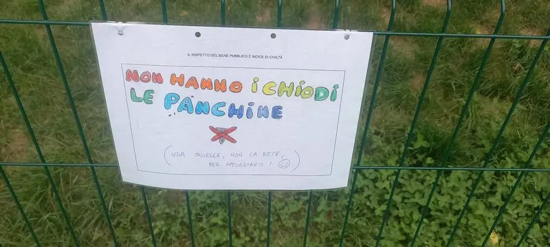 MONCALIERI - I bellissimi e colorati disegni dei bimbi per insegnare l'educazione ai vandali del parco inclusivo - FOTO