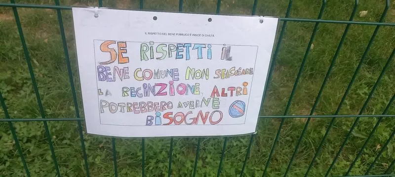 MONCALIERI - I bellissimi e colorati disegni dei bimbi per insegnare l'educazione ai vandali del parco inclusivo - FOTO
