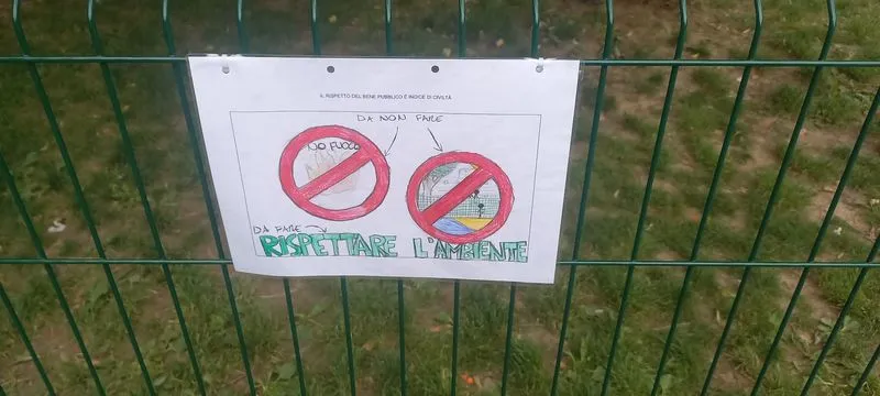 MONCALIERI - I bellissimi e colorati disegni dei bimbi per insegnare l'educazione ai vandali del parco inclusivo - FOTO
