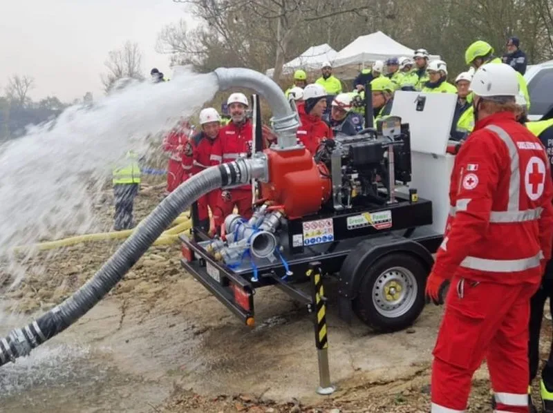 MONCALIERI - Maxi esercitazione di Protezione civile e Croce Rossa al lago Waterski - FOTO