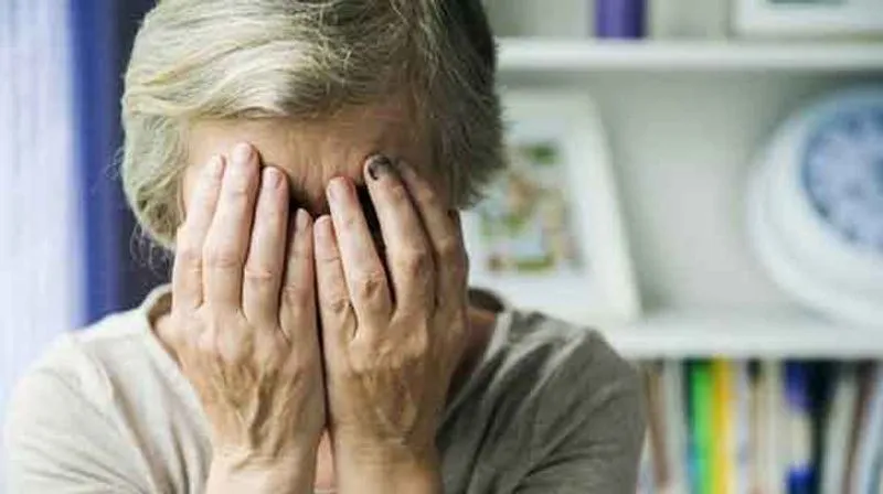 MONCALIERI - Si finge un inviato della banca per raggirare una pensionata e rubarle 500 euro