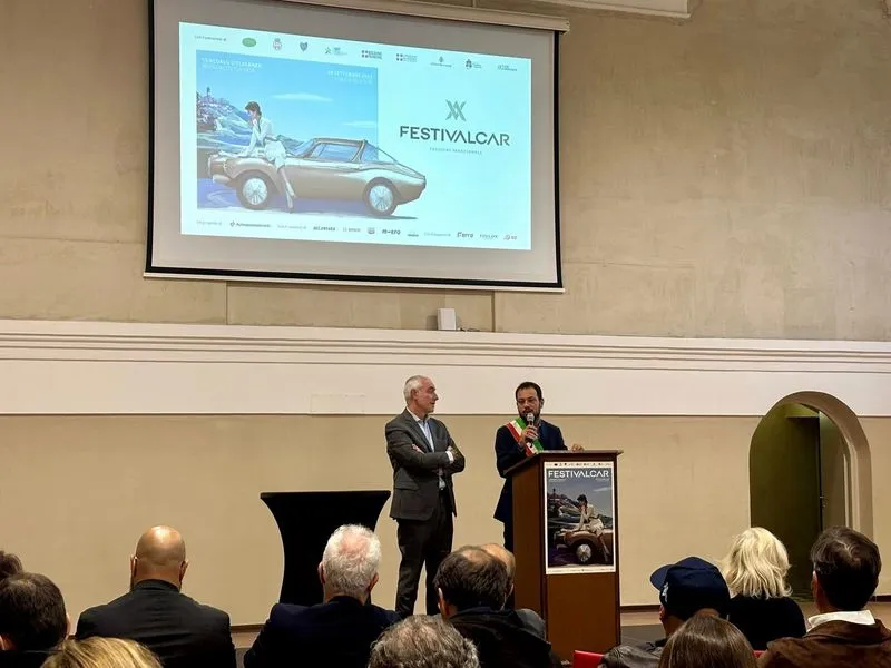 MONCALIERI - Oltre 80 tra vetture d’epoca e supercar protagoniste al Castello e a Revigliasco - FOTO