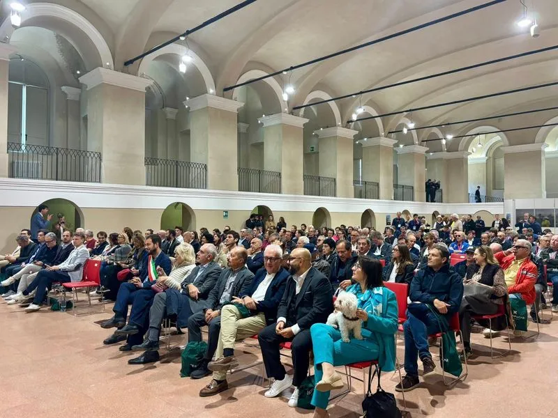 MONCALIERI - Oltre 80 tra vetture d’epoca e supercar protagoniste al Castello e a Revigliasco - FOTO