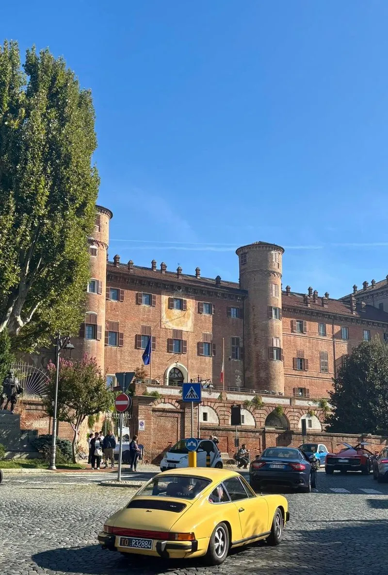 MONCALIERI - Oltre 80 tra vetture d’epoca e supercar protagoniste al Castello e a Revigliasco - FOTO