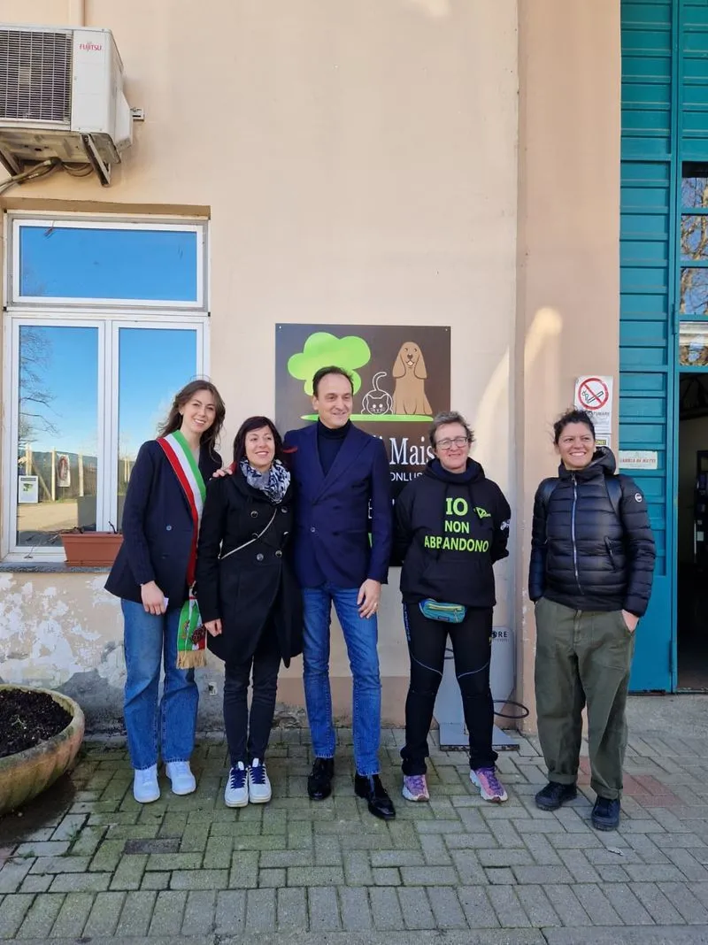 MONCALIERI - Giornata nazionale del gatto, Cirio visita il rifugio «L'albero di Mais» - FOTO