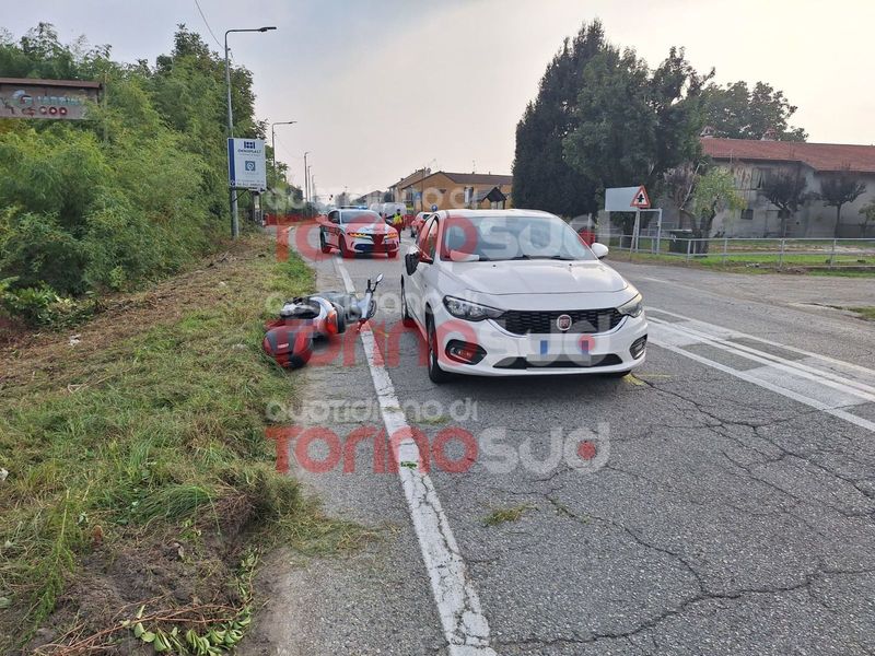 MONCALIERI - Scontro tra auto e scooter: ferito un 62enne, guidava senza patente e assicurazione - FOTO