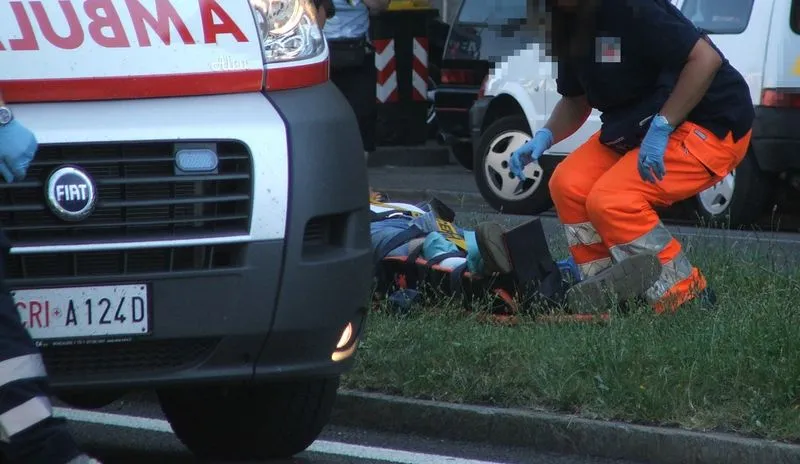 MONCALIERI - Auto contro bici, ciclista ferito trasportato al Cto in codice rosso