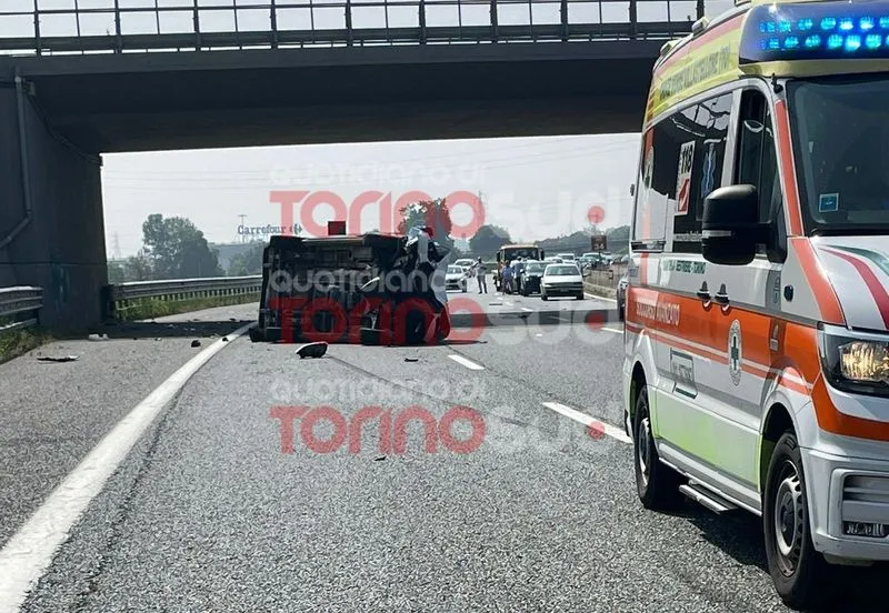 MONCALIERI - Brutto incidente sulla sopraelevata: sei mezzi coinvolti e sei feriti, traffico bloccato - FOTO