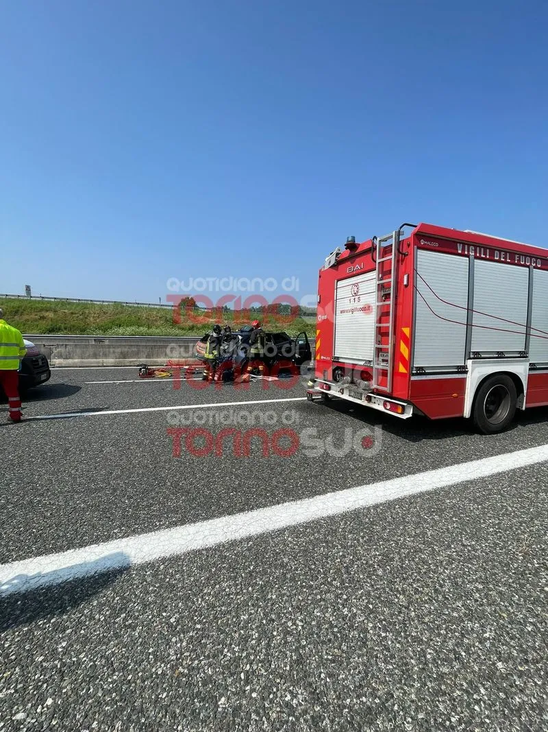 MONCALIERI - Brutto incidente sulla sopraelevata: sei mezzi coinvolti e sei feriti, traffico bloccato - FOTO