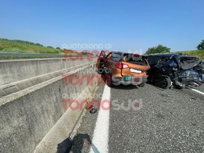MONCALIERI - Brutto incidente sulla sopraelevata: sei mezzi coinvolti e sei feriti, traffico bloccato - FOTO