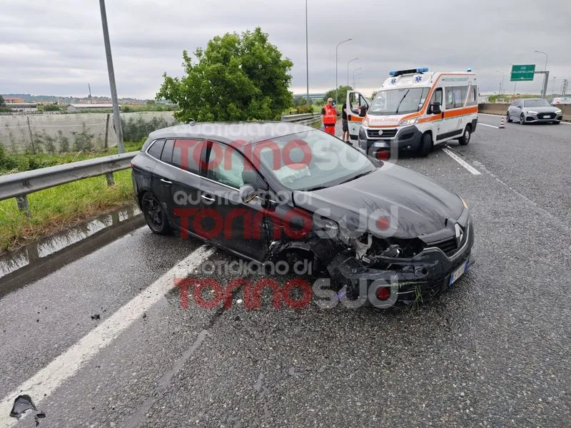 MONCALIERI - Due incidenti in contemporanea sulla sopraelevata: traffico in tilt in entrambe le direzioni - FOTO