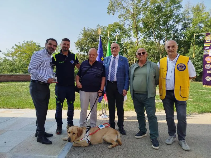 MONCALIERI - La storia del cane guida Lumiere: una nuova luce per Arnaldo grazie al Lions