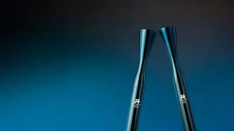 MONCALIERI-NICHELINO - La Fiamma Olimpica dei Giochi Invernali di Milano Cortina 2026 passa di qui