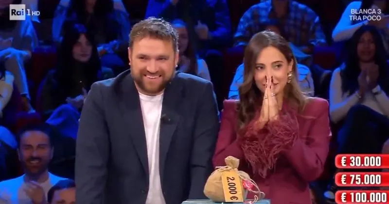 MONCALIERI - La giovane Noemi vince 100mila euro con i pacchi di «Affari Tuoi» - FOTO