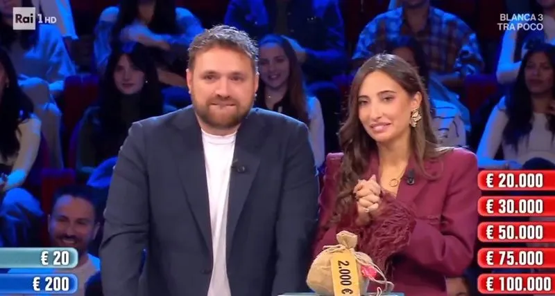 MONCALIERI - La giovane Noemi vince 100mila euro con i pacchi di «Affari Tuoi» - FOTO